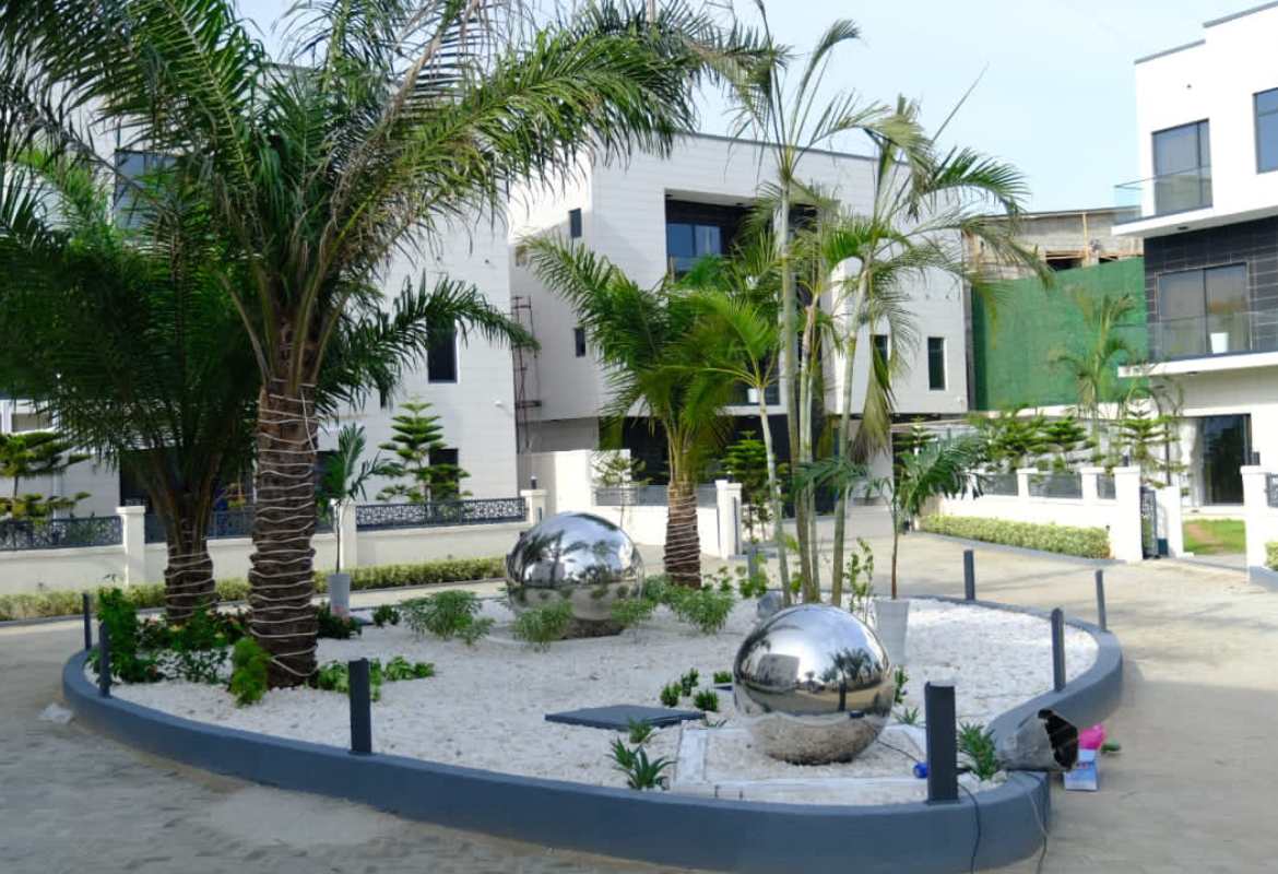 Laglio Villas, Banana Island waterfront