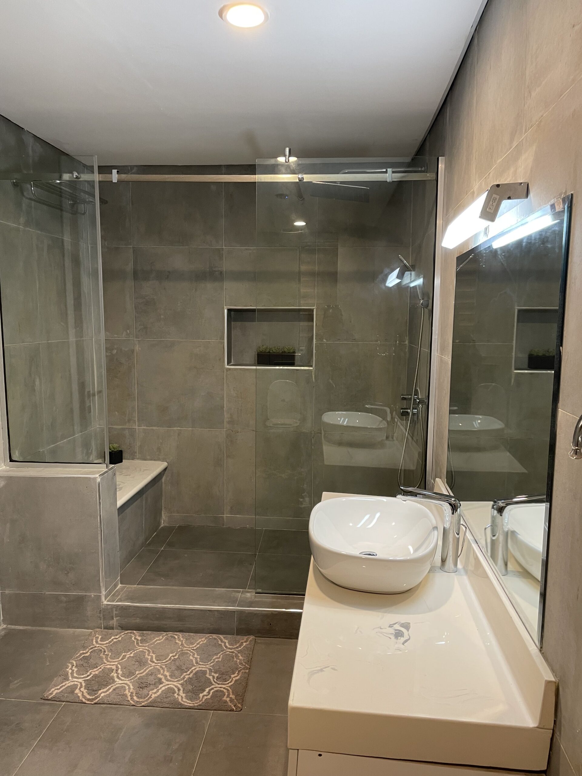 Penthouse 2nd Ave Blk — photo 2